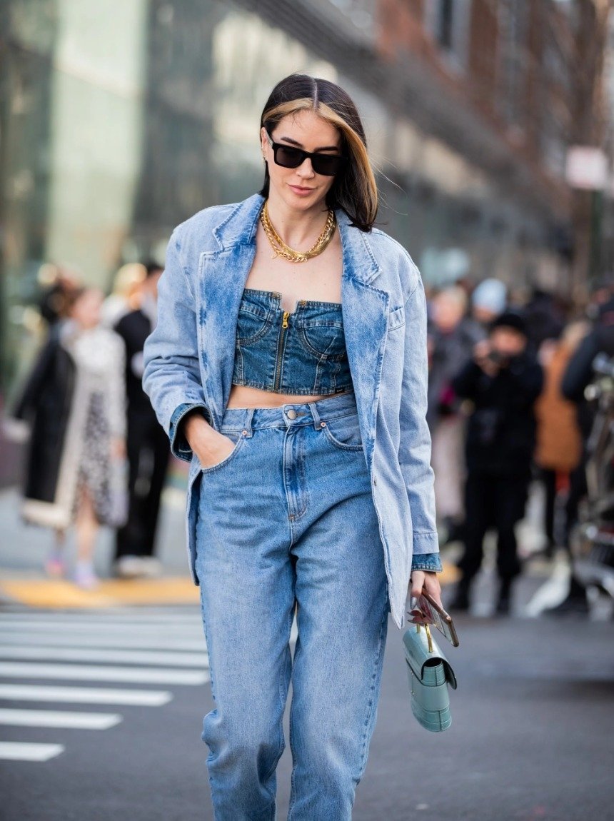 Чтобы быть самой модной зимой-2024, вам нужны эти 3 пары джинсов